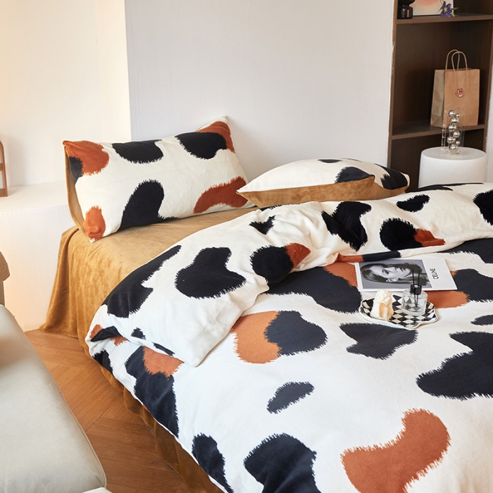 91家纺网 家纺一手货源 找家纺 怡家居 2022秋冬高克重牛奶绒印花四件套 小奶牛