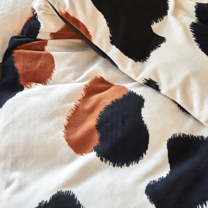 91家纺网 家纺一手货源 找家纺 怡家居 2022秋冬高克重牛奶绒印花四件套 小奶牛