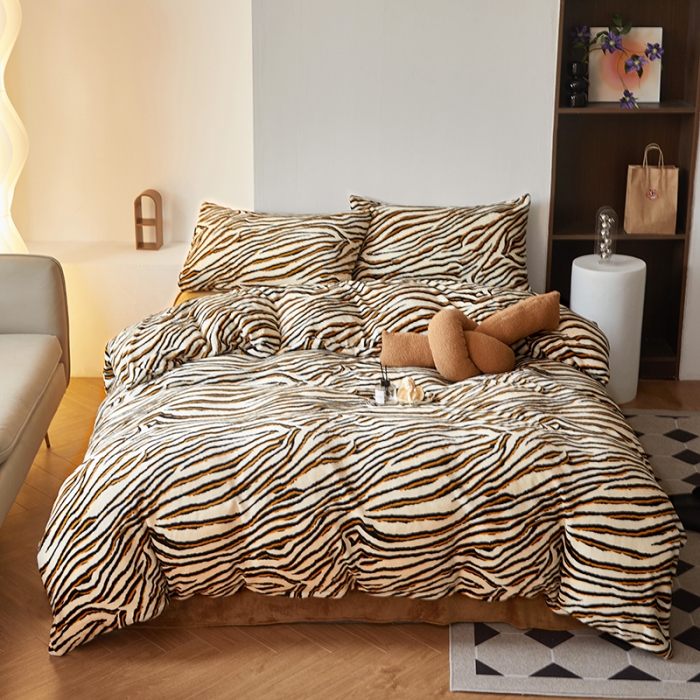 91家纺网 家纺一手货源 找家纺 怡家居 2022秋冬高克重牛奶绒印花四件套 夜曲