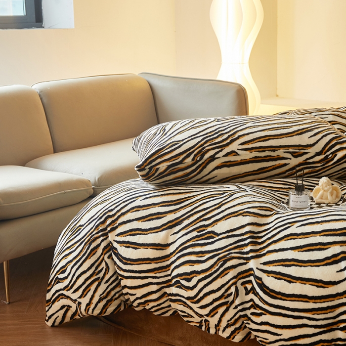 91家纺网 家纺一手货源 找家纺 怡家居 2022秋冬高克重牛奶绒印花四件套 夜曲