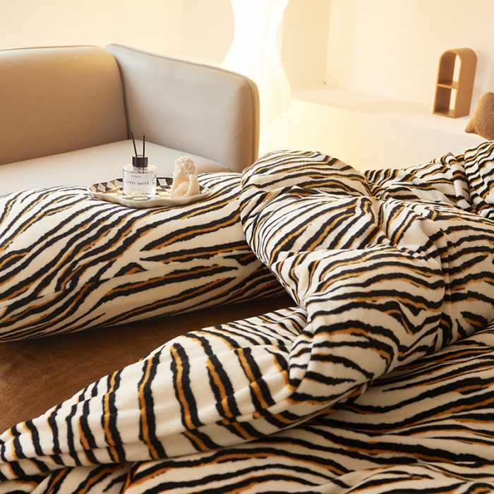 91家纺网 家纺一手货源 找家纺 怡家居 2022秋冬高克重牛奶绒印花四件套 夜曲