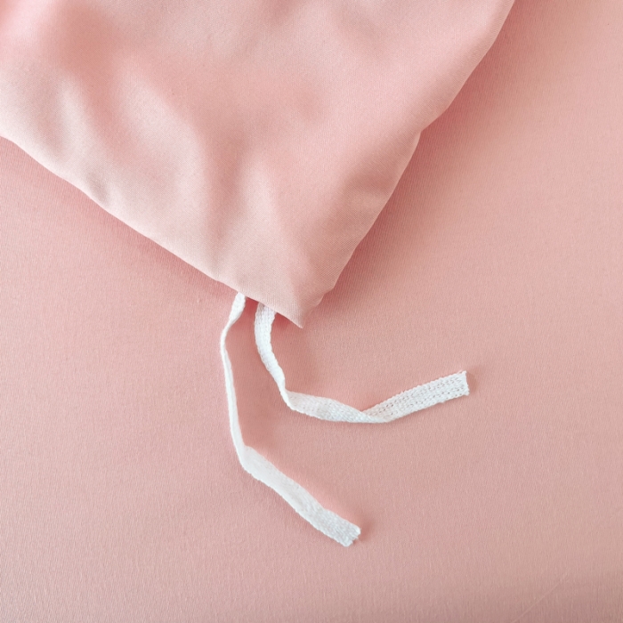 91家纺网 家纺一手货源 找家纺 乐卧2026新款亲肤棉磨毛单品床裙枕套 粉色