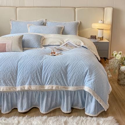 91家纺网 家纺一手货源 找家纺 总铠畅日产万套9斤欧式烂花A类5D雕花牛奶绒床裙四件套法莱绒