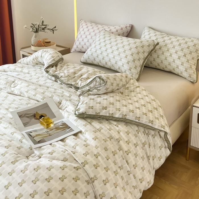 91家纺网 家纺一手货源 找家纺 匠心 2022新款立体暖绒大豆冬被 布朗熊-浅绿