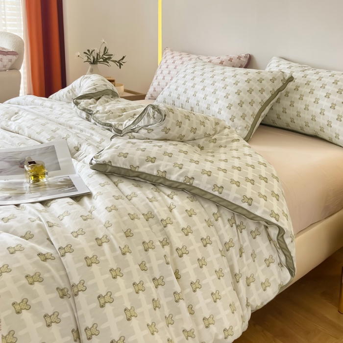 91家纺网 家纺一手货源 找家纺 匠心 2022新款立体暖绒大豆冬被 布朗熊-浅绿