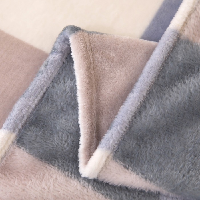 91家纺网 家纺一手货源 找家纺 侨鑫2022新款法兰绒多功能毛毯 灰格