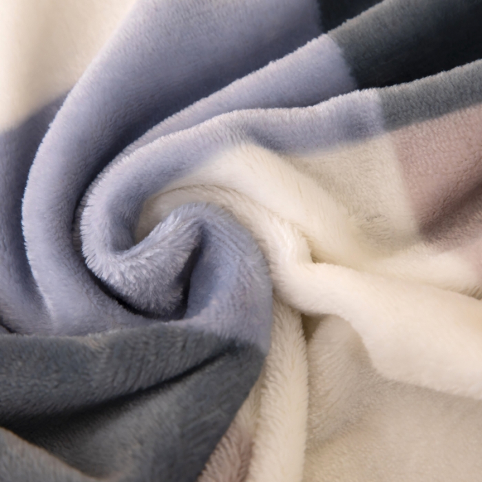 91家纺网 家纺一手货源 找家纺 侨鑫2022新款法兰绒多功能毛毯 灰格