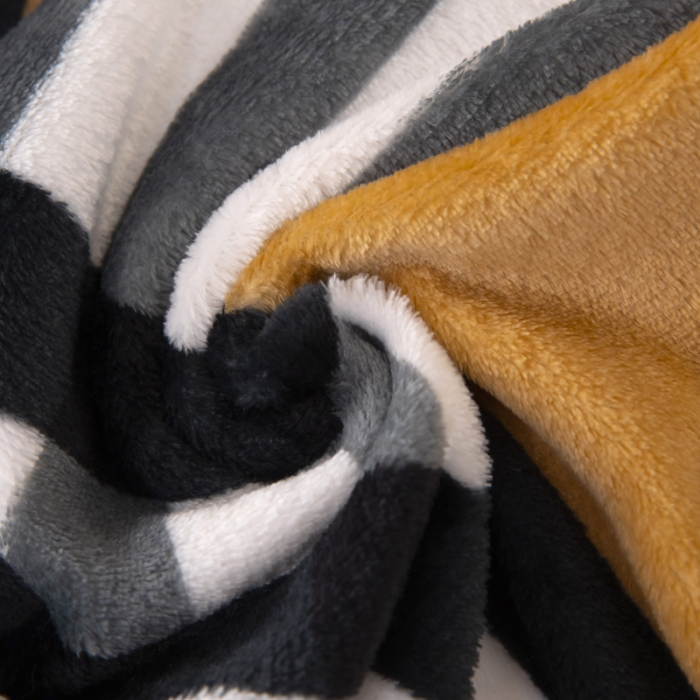 91家纺网 家纺一手货源 找家纺 侨鑫2022新款法兰绒多功能毛毯 红大格