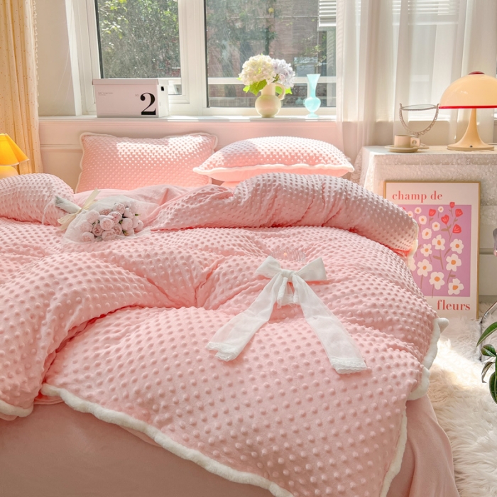 91家纺网 家纺一手货源 找家纺 淑女公社22秋冬新款豆豆绒牛奶绒兔毛花边蝴蝶结款四件套少女粉