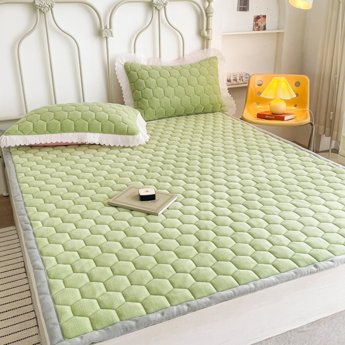 91家纺网 家纺一手货源 找家纺 （总）缦卡琳 2023新款夹棉牛奶绒薄床垫