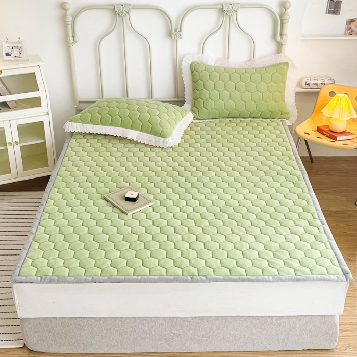 91家纺网 家纺一手货源 找家纺 （总）缦卡琳 2023新款夹棉牛奶绒薄床垫