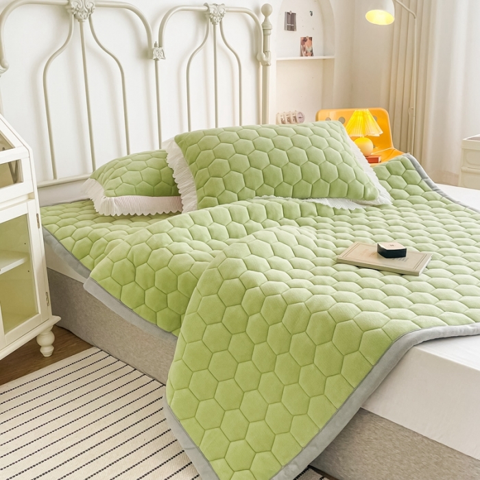 91家纺网 家纺一手货源 找家纺 （总）缦卡琳 2023新款夹棉牛奶绒薄床垫