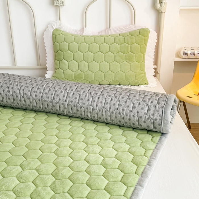 91家纺网 家纺一手货源 找家纺 （总）缦卡琳 2023新款夹棉牛奶绒薄床垫