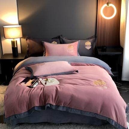 91家纺网 家纺一手货源 找家纺 网客 2024新款牛奶绒四件套拼色绣花系列 粉色