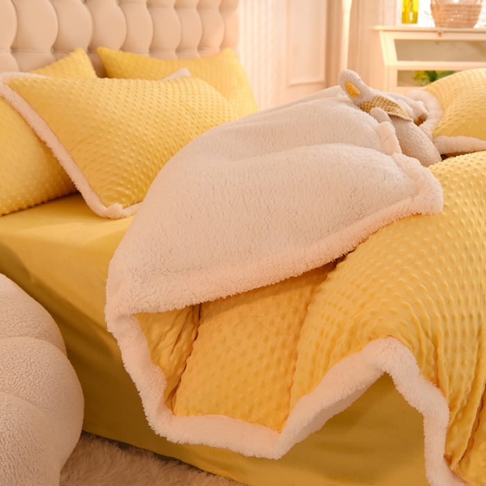 91家纺网 家纺一手货源 找家纺 艾米家居 2022秋冬新款豆豆绒+羊羔绒系列 黄