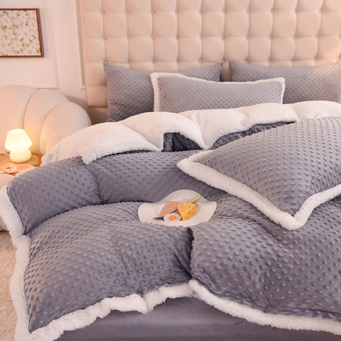 91家纺网 家纺一手货源 找家纺 艾米家居 2022秋冬新款豆豆绒+羊羔绒系列 灰色