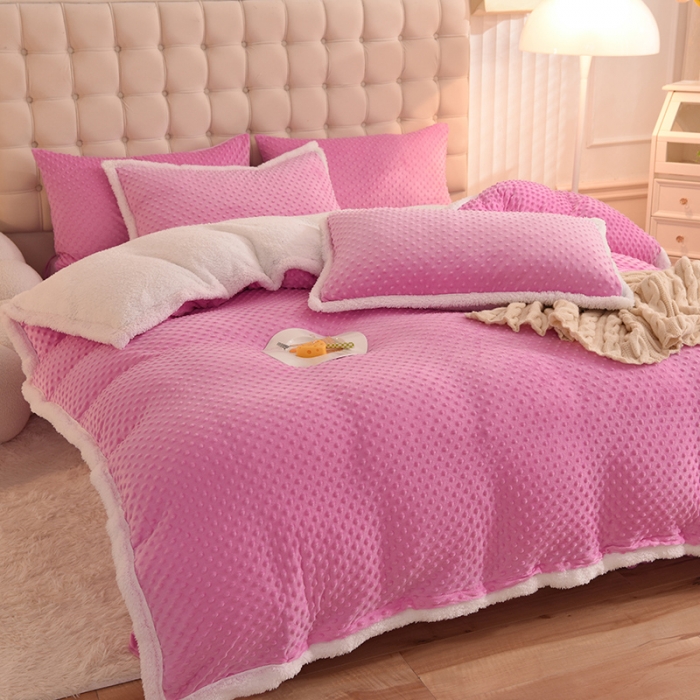 91家纺网 家纺一手货源 找家纺 艾米家居 2022秋冬新款豆豆绒+羊羔绒系列 玫红