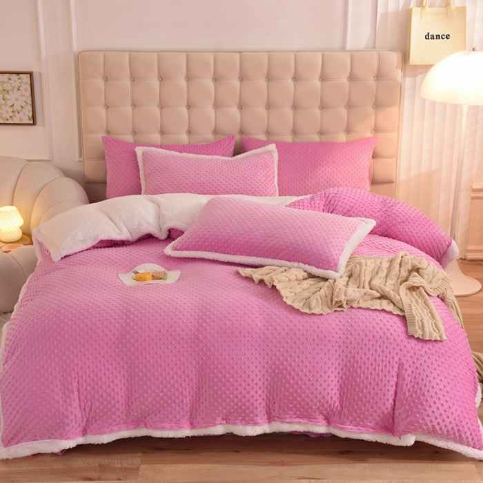 91家纺网 家纺一手货源 找家纺 艾米家居 2022秋冬新款豆豆绒+羊羔绒系列 玫红