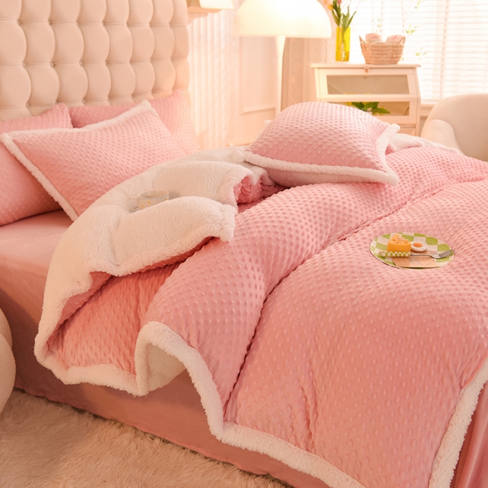 91家纺网 家纺一手货源 找家纺 艾米家居 2022秋冬新款豆豆绒+羊羔绒系列 玉色