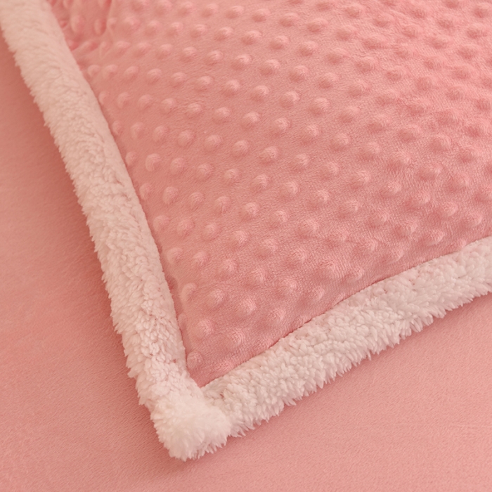 91家纺网 家纺一手货源 找家纺 艾米家居 2022秋冬新款豆豆绒+羊羔绒系列 玉色