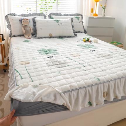 91家纺网 家纺一手货源 找家纺 （总）家之硕2022新款印花牛奶绒夹棉绗缝花边款床笠三件套