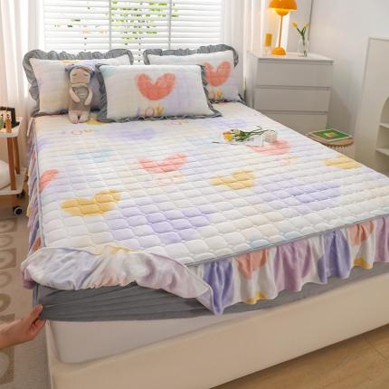 91家纺网 家纺一手货源 找家纺 （总）家之硕2022新款印花牛奶绒夹棉绗缝花边款床笠三件套