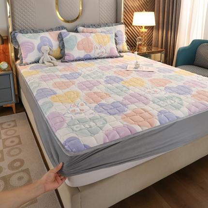 91家纺网 家纺一手货源 找家纺 （总）家之硕2022新款印花牛奶绒夹棉绗缝花边款床笠三件套