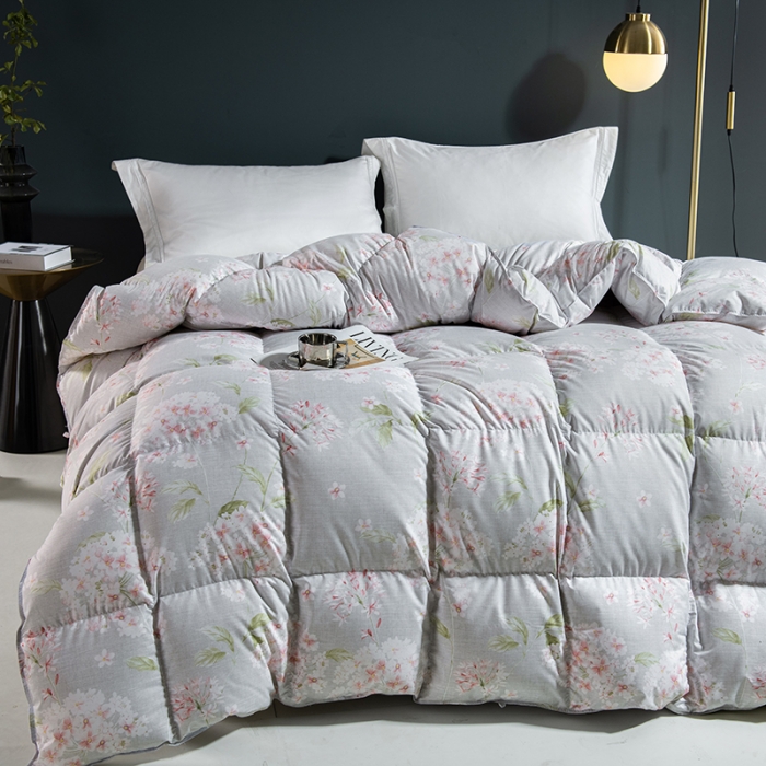 91家纺网 家纺一手货源 找家纺 俏企鹅 2025新款100支锦绒95白鹅绒被 淡雅灰