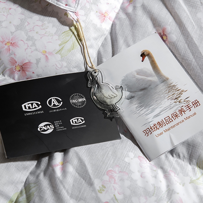 91家纺网 家纺一手货源 找家纺 俏企鹅 2025新款100支锦绒95白鹅绒被 淡雅灰