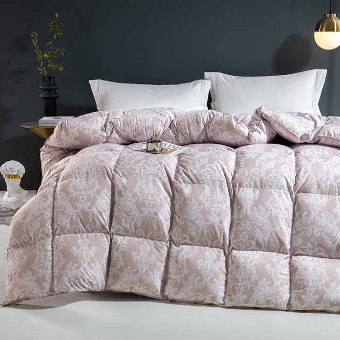 91家纺网 家纺一手货源 找家纺 俏企鹅 2025新款100支锦绒95白鹅绒被 宫廷粉