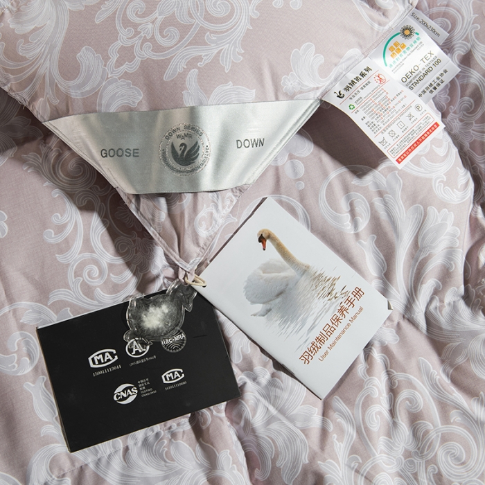 91家纺网 家纺一手货源 找家纺 俏企鹅 2025新款100支锦绒95白鹅绒被 宫廷粉