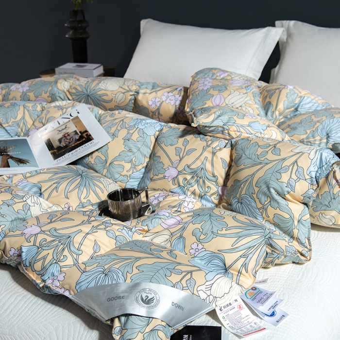 91家纺网 家纺一手货源 找家纺 俏企鹅 2025新款100支锦绒95白鹅绒被 清新绿