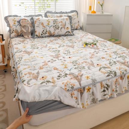 91家纺网 家纺一手货源 找家纺 （总）家之硕 2022新款印花牛奶绒夹棉绗缝花边床笠三件套