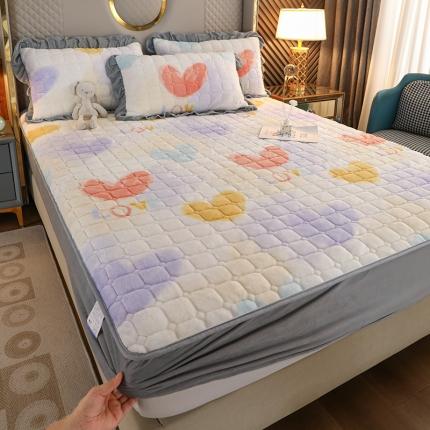 91家纺网 家纺一手货源 找家纺 （总）家之硕2022新款印花牛奶绒夹棉绗缝床笠三件套