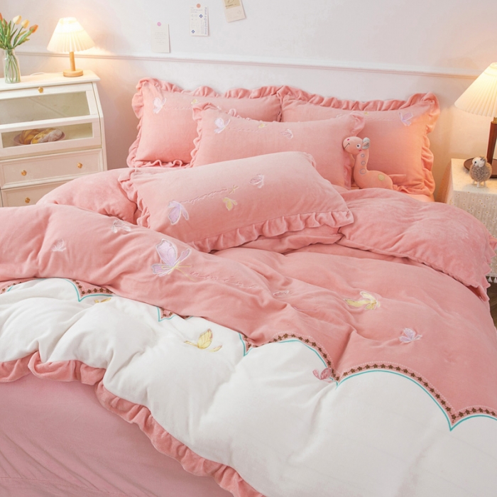 91家纺网 家纺一手货源 找家纺 （总）优姿家纺 2022新品牛奶绒贴边绣花荷叶花边保暖四件套