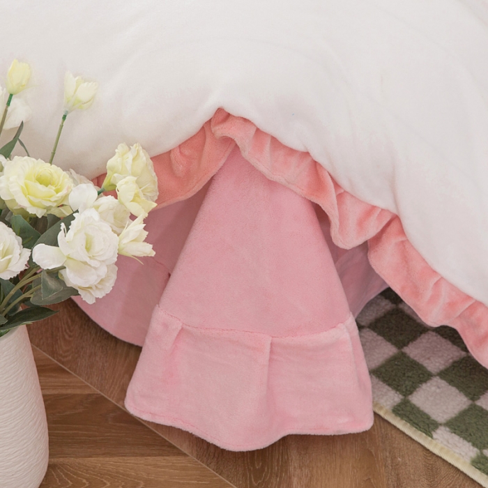 91家纺网 家纺一手货源 找家纺 优姿家纺 牛奶绒贴边绣花荷叶花边保暖四件 蝶舞纷飞-白