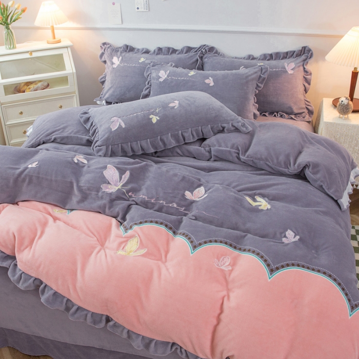91家纺网 家纺一手货源 找家纺 优姿家纺 牛奶绒贴边绣花荷叶花边保暖四件 蝶舞纷飞-灰