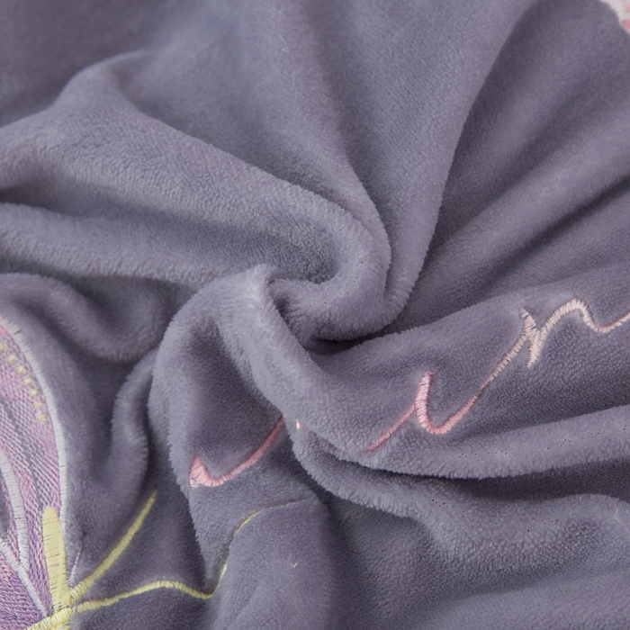 91家纺网 家纺一手货源 找家纺 优姿家纺 牛奶绒贴边绣花荷叶花边保暖四件 蝶舞纷飞-灰