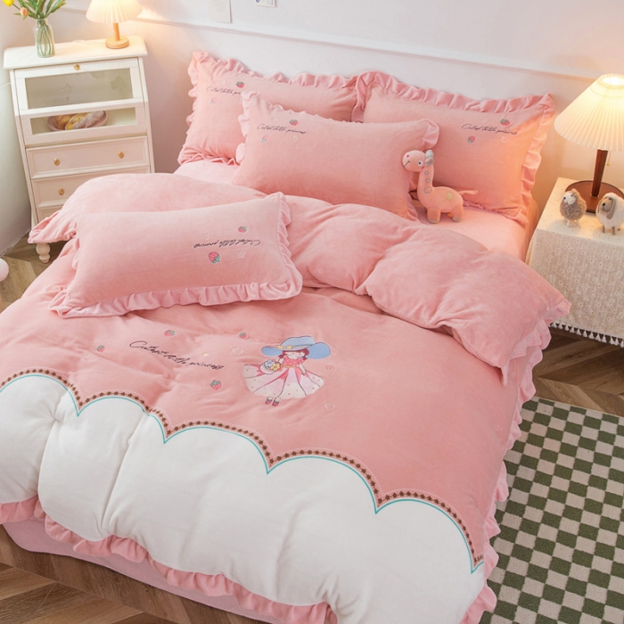 91家纺网 家纺一手货源 找家纺 优姿家纺 牛奶绒贴边绣花荷叶花边保暖四件 花仙子-白