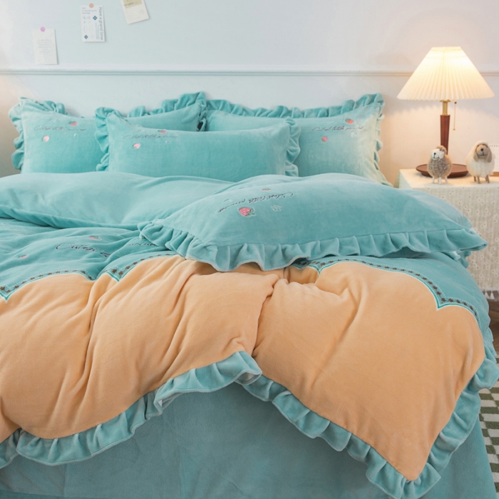 91家纺网 家纺一手货源 找家纺 优姿家纺 牛奶绒贴边绣花荷叶花边保暖四件 花仙子-黄