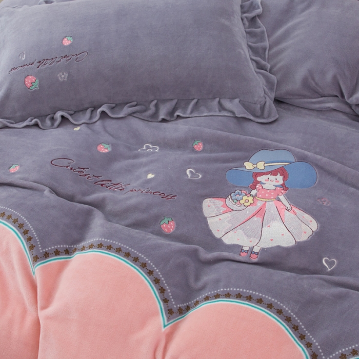 91家纺网 家纺一手货源 找家纺 优姿家纺 牛奶绒贴边绣花荷叶花边保暖四件 花仙子-灰