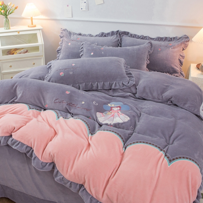 91家纺网 家纺一手货源 找家纺 优姿家纺 牛奶绒贴边绣花荷叶花边保暖四件 花仙子-灰