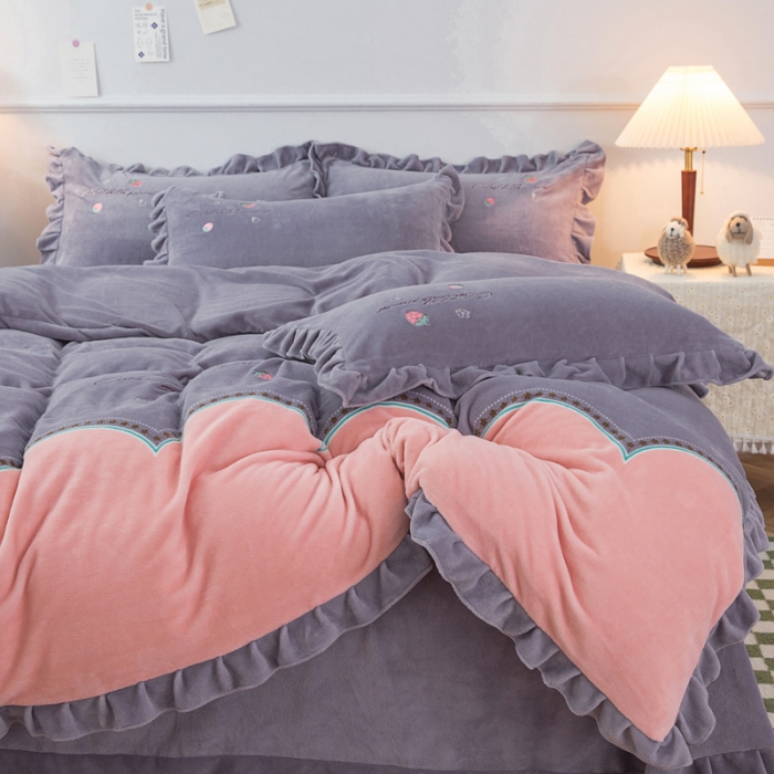 91家纺网 家纺一手货源 找家纺 优姿家纺 牛奶绒贴边绣花荷叶花边保暖四件 花仙子-灰