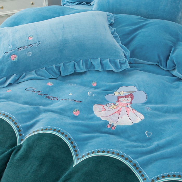 91家纺网 家纺一手货源 找家纺 优姿家纺 牛奶绒贴边绣花荷叶花边保暖四件 花仙子-蓝