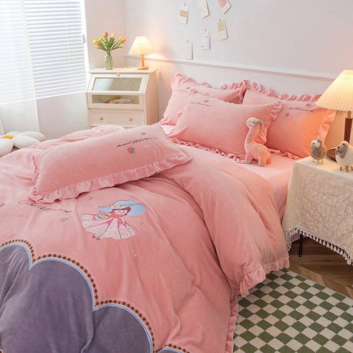 91家纺网 家纺一手货源 找家纺 优姿家纺 牛奶绒贴边绣花荷叶花边保暖四件 花仙子-玉