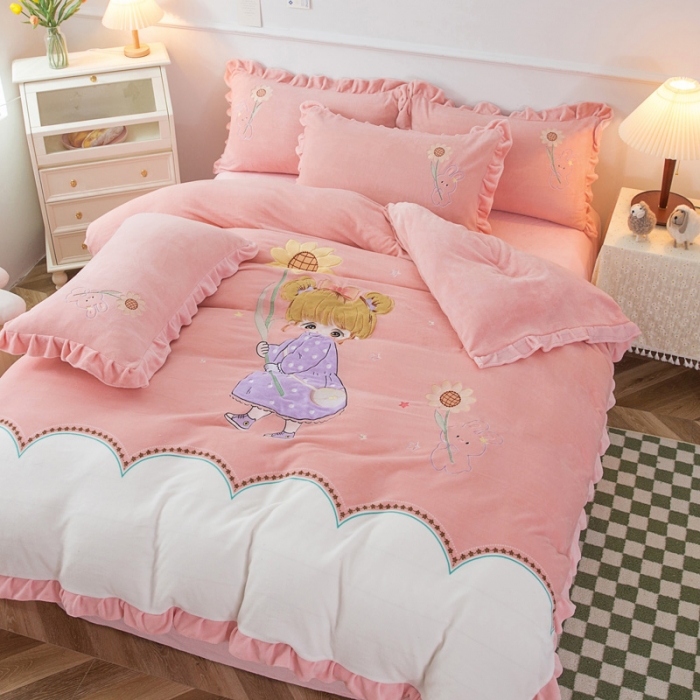 91家纺网 家纺一手货源 找家纺 优姿家纺 牛奶绒贴边绣花荷叶花边保暖四件 守护甜心-白