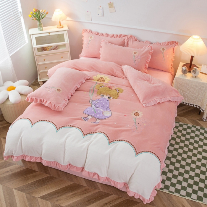 91家纺网 家纺一手货源 找家纺 优姿家纺 牛奶绒贴边绣花荷叶花边保暖四件 守护甜心-白