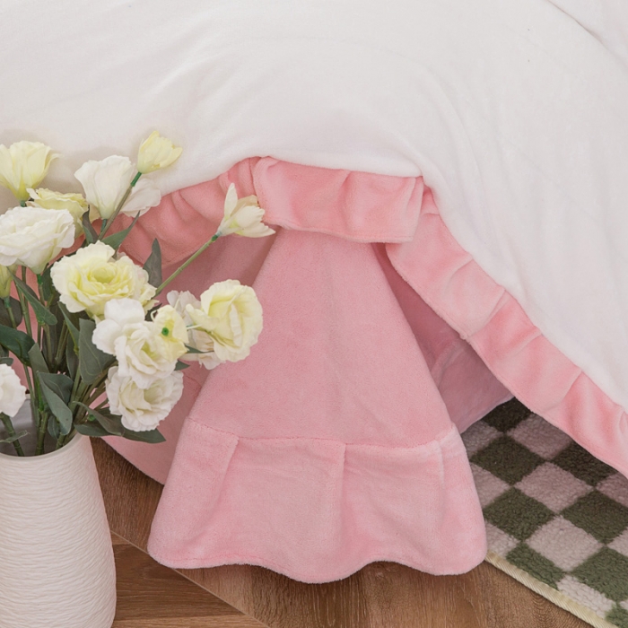 91家纺网 家纺一手货源 找家纺 优姿家纺 牛奶绒贴边绣花荷叶花边保暖四件 守护甜心-白