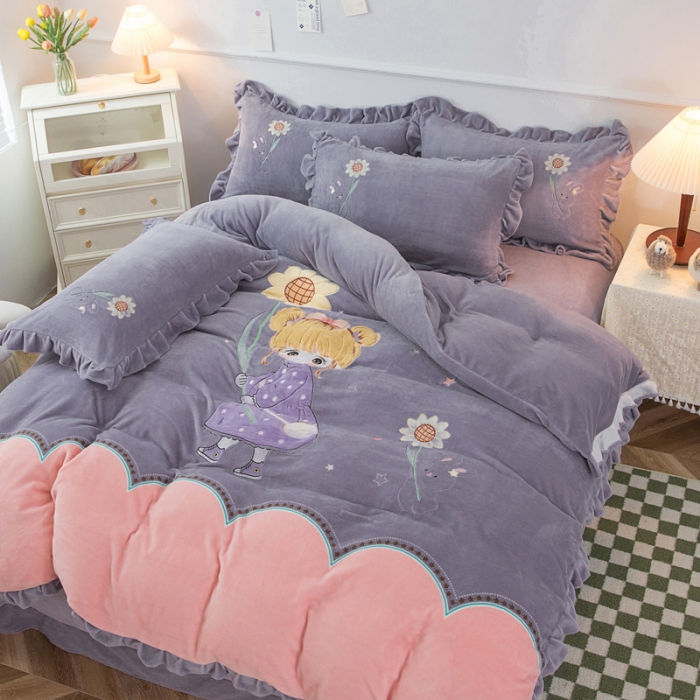 91家纺网 家纺一手货源 找家纺 优姿家纺 牛奶绒贴边绣花荷叶花边保暖四件 守护甜心-灰