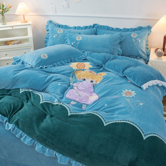 91家纺网 家纺一手货源 找家纺 优姿家纺 牛奶绒贴边绣花荷叶花边保暖四件 守护甜心-蓝